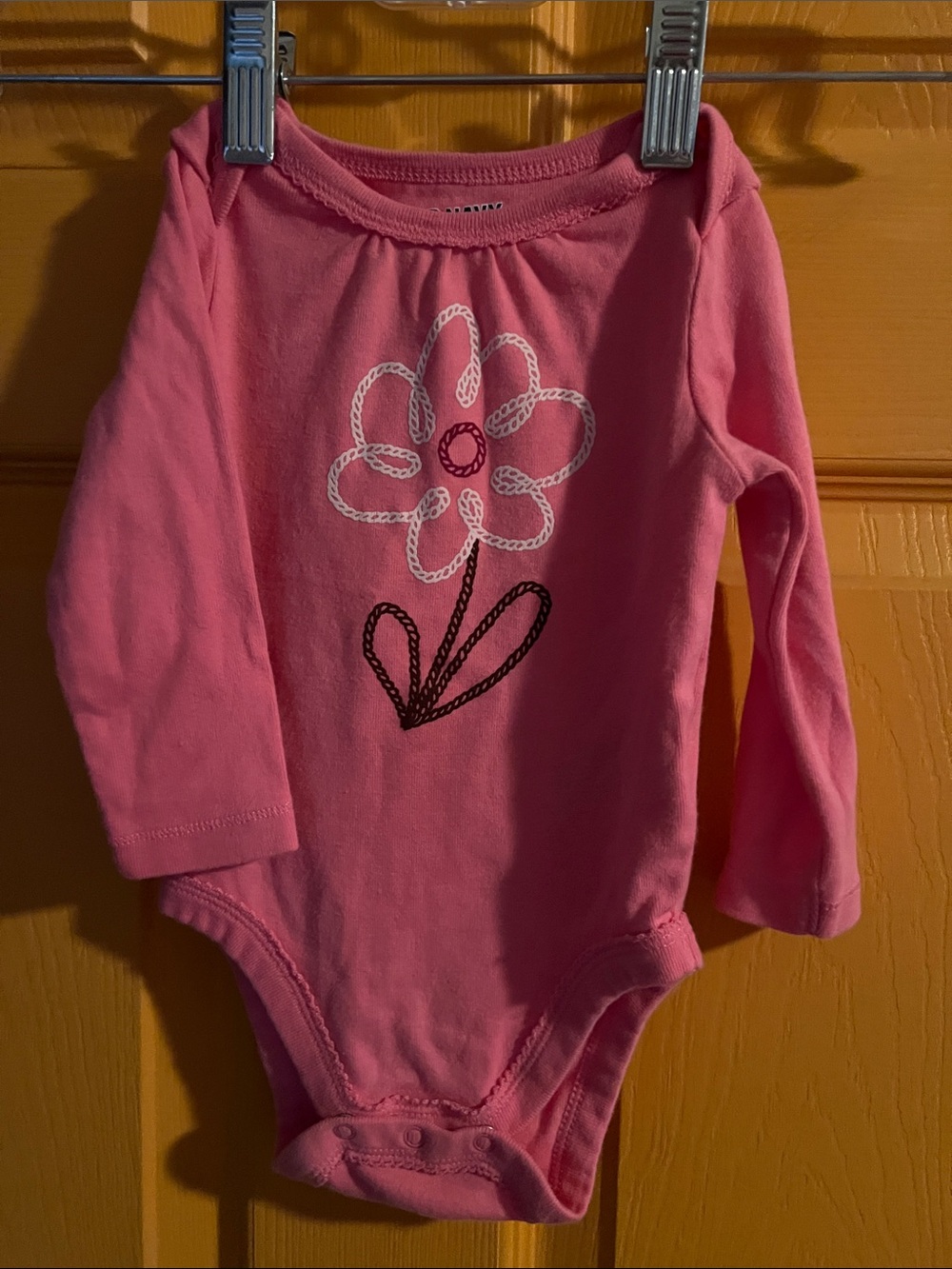 6-12 MONTHS BABY GIRL OLD NAVY PINK LONG-SLEEVE ONESIE ONE-PIECE BODYSUIT